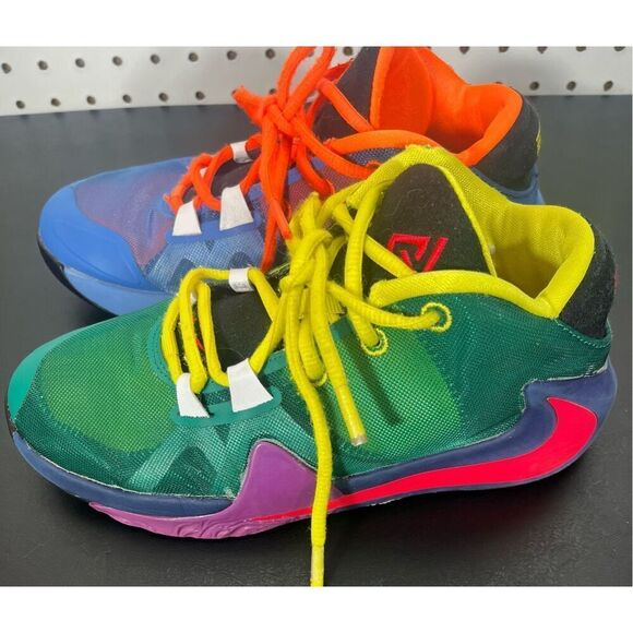 Boys Nike zoom freak 1 sneakers size 5Y - Picture 1 of 10